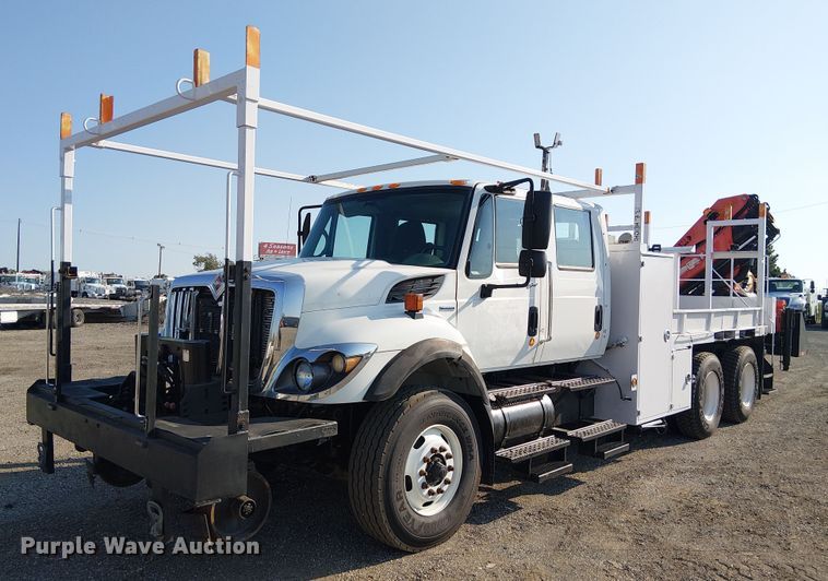 2009 International 7500 Crew Cab crane truck - NU9727