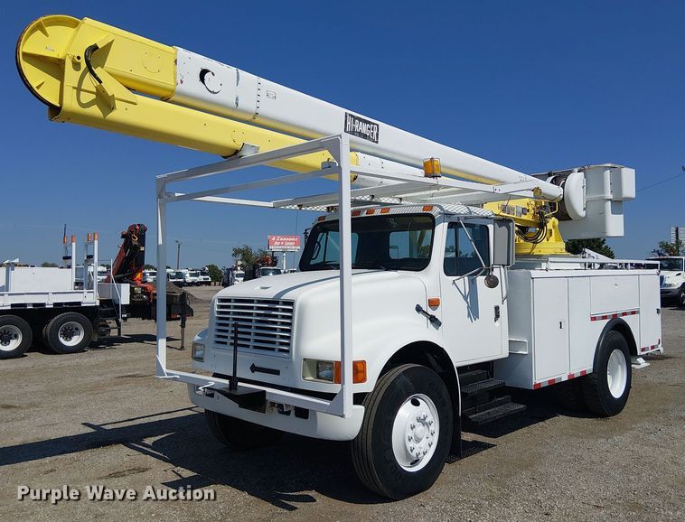 1993 International 4900 bucket truck - NU9731
