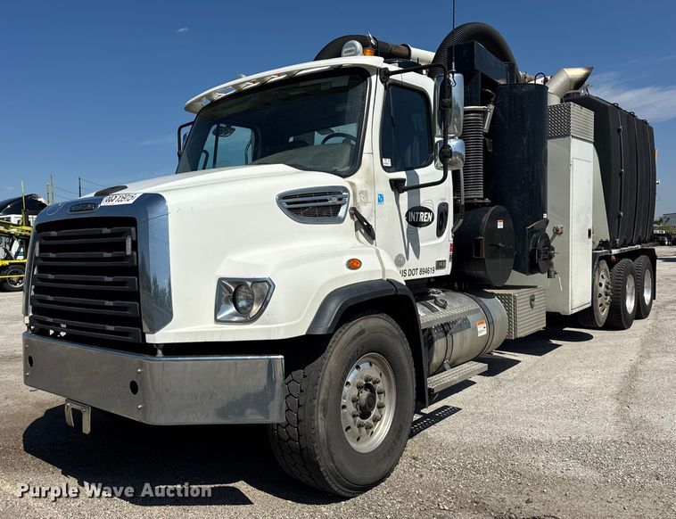 2020 Freightliner 114SD vacuum truck - YA1086
