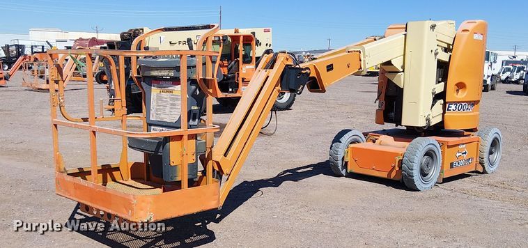 2011 JLG E300AJP boom lift - YA1136