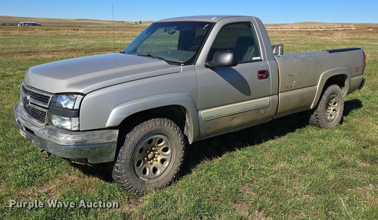 2006 Chevrolet Silverado 1500 pickup truck - DY1341
