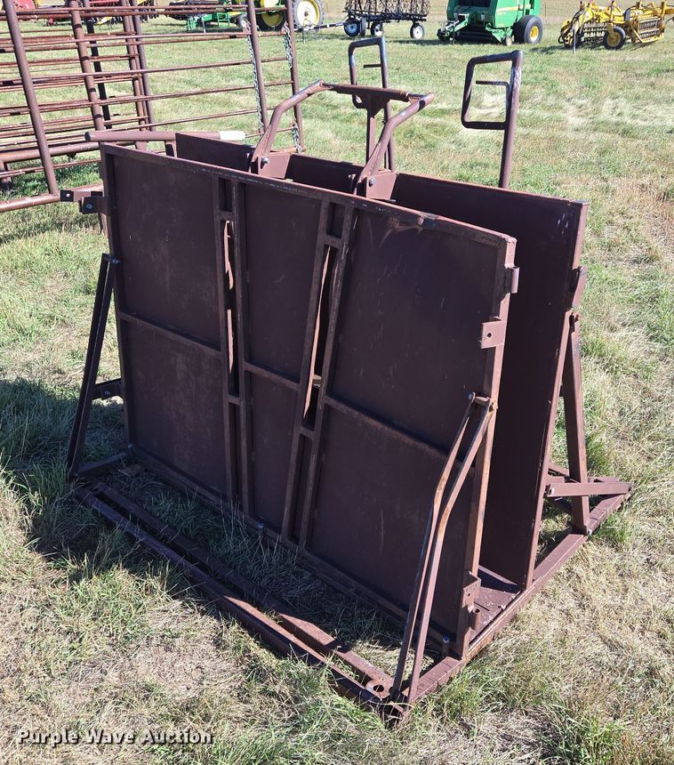 Cow Country livestock chute - DY1365