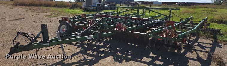Lindsay Terra-Tamer field cultivator - DY1366