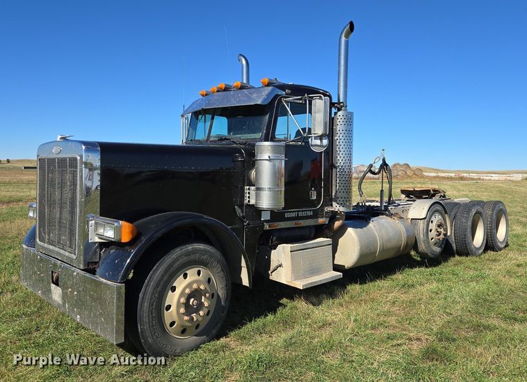 1996 Peterbilt 379 semi truck - DY1367