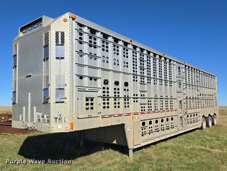 2009 Wilson livestock trailer - DY1368