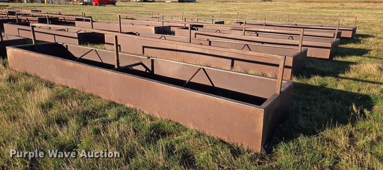 (5) feed bunks - DY1369