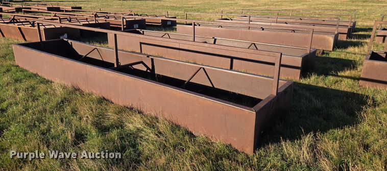 (5) feed bunks - DY1370