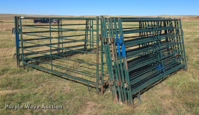 (19) livestock panels - DY1373