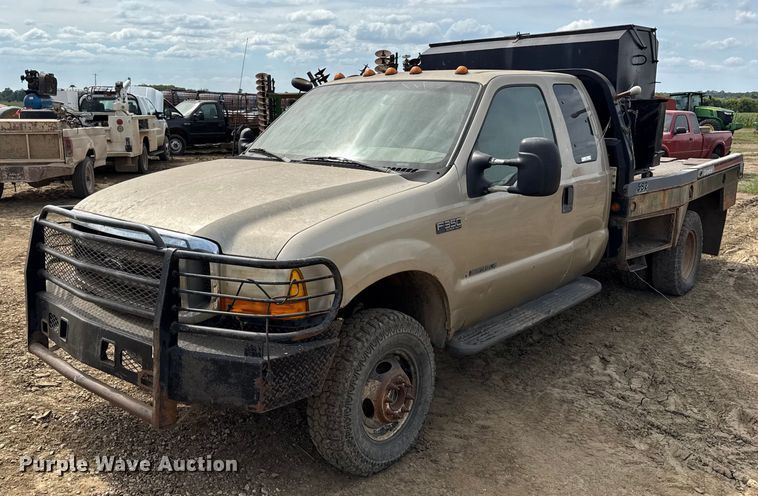 2000 Ford F350 Super Duty XLT SuperCab bale bed pickup truck - DY8252