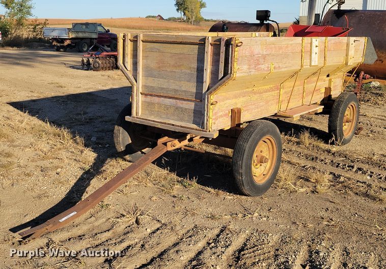 Box wagon with seed spreader attachment - DZ6755
