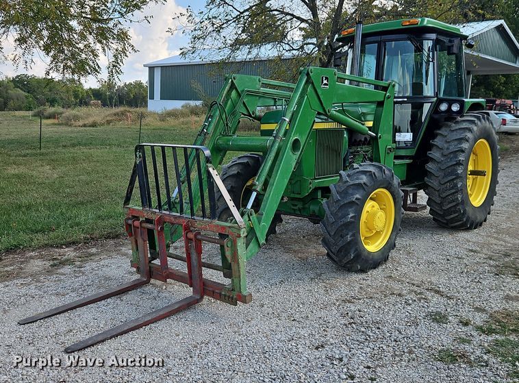 John Deere 2940 MFWD tractor - EB8365