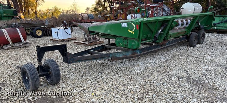 John Deere 843 corn head - EE4131