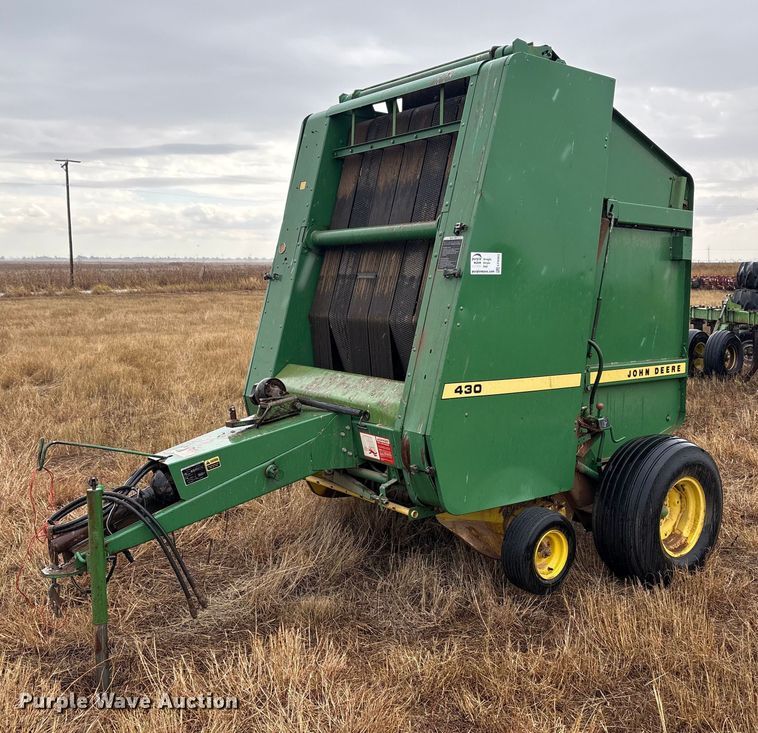 John Deere 430 round baler - EF6093