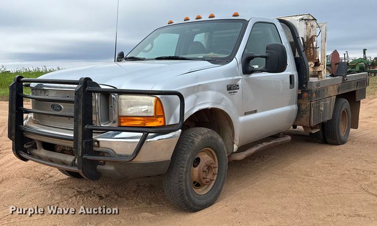 2001 Ford F350 Super Duty bale bed pickup truck - EM8363
