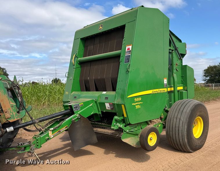 2015 John Deere 569 Mega Wide Plus round baler - EM8371