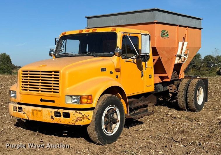 1994 International 4700 truck cab and chassis - EN5665