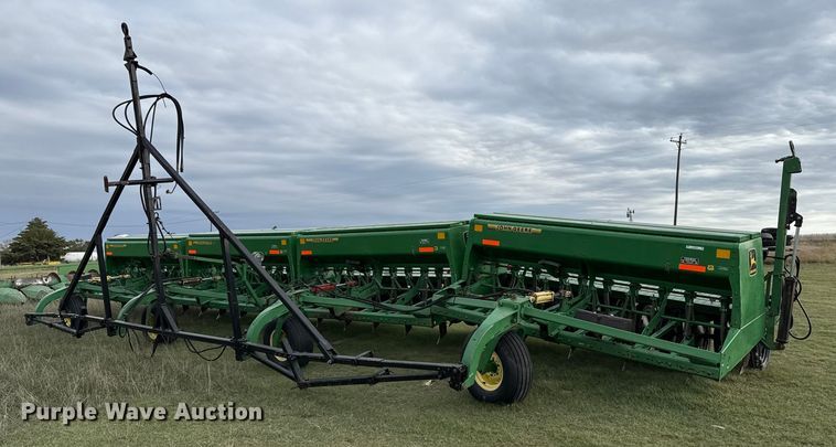 John Deere 9300 grain drill - EP0705