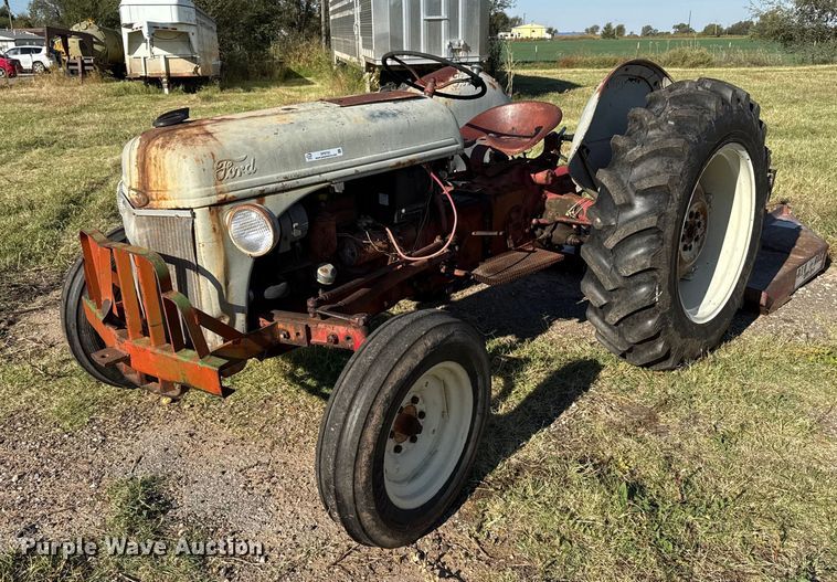 1951 Ford 8N tractor - EP0722
