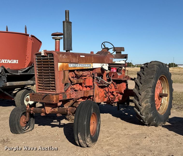 1970 International 1026 tractor - EP0761