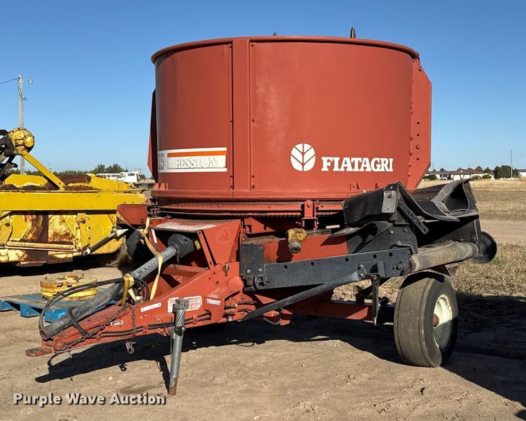 Hesston BP25 bale processor - EP0762