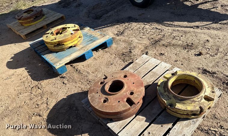 (13) tractor wheel weights - EP0763