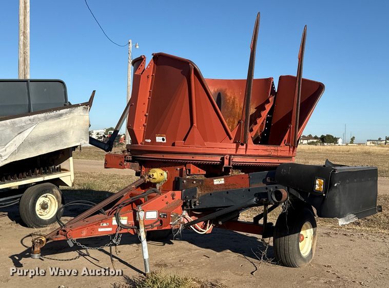 Hesston BP25 bale processor - EP0770