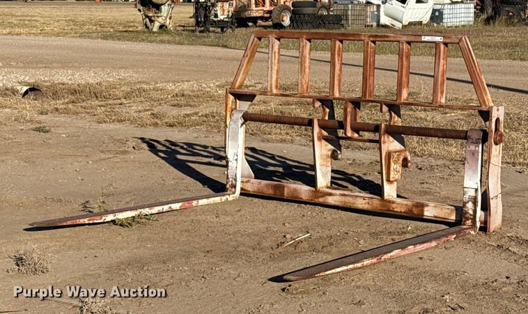 72" telehandler forks - EP0774