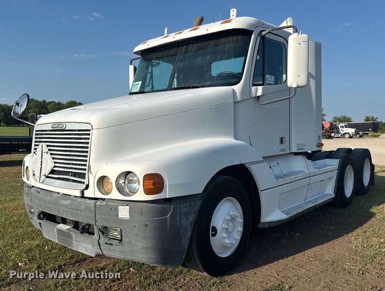 2002 Freightliner Century Class semi truck - DJ7766