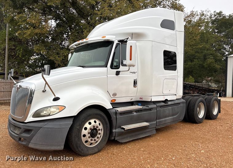 2014 International Prostar semi truck - DM1989