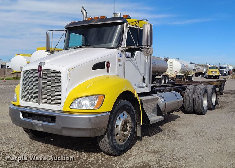 2011 Kenworth T370 truck cab and chassis - DP5101