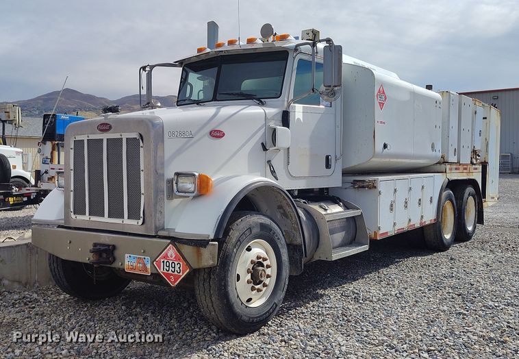 2009 Peterbilt 365 fuel / lube truck - DP5105
