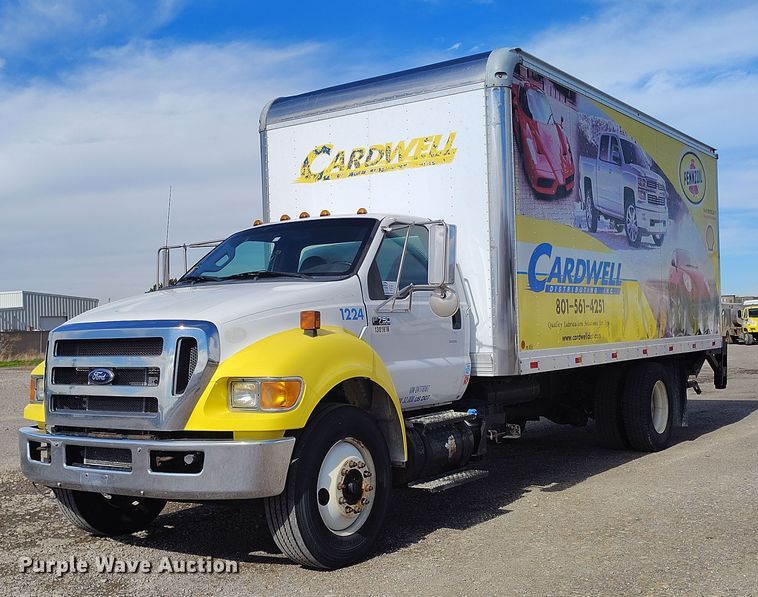 2013 Ford F750 Super Duty box truck - DP5109