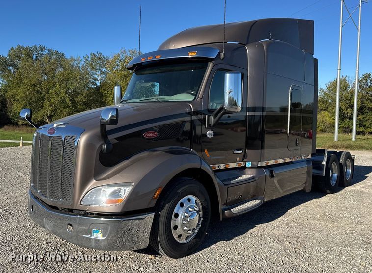 2020 Peterbilt 579 semi truck - DW6639