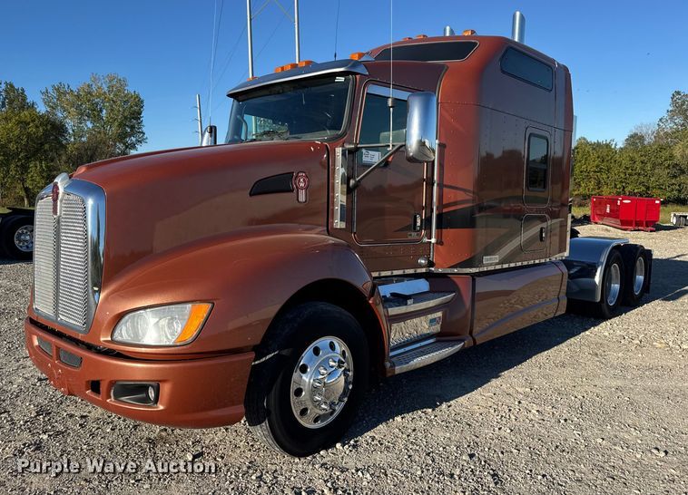 2016 Kenworth T6 semi truck - DW6642