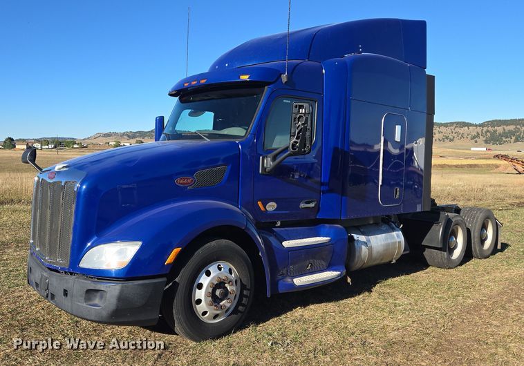 2016 Peterbilt 579 semi truck - DY1376