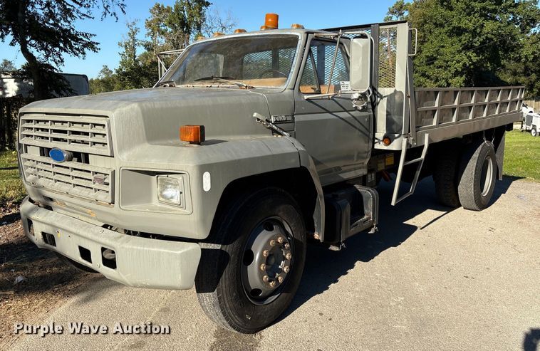 1985 Ford F700 dump flatbed truck - EA6995