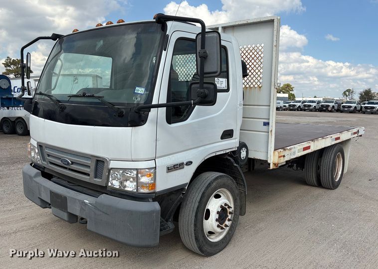 2007 Ford LCF flatbed truck - EA6996