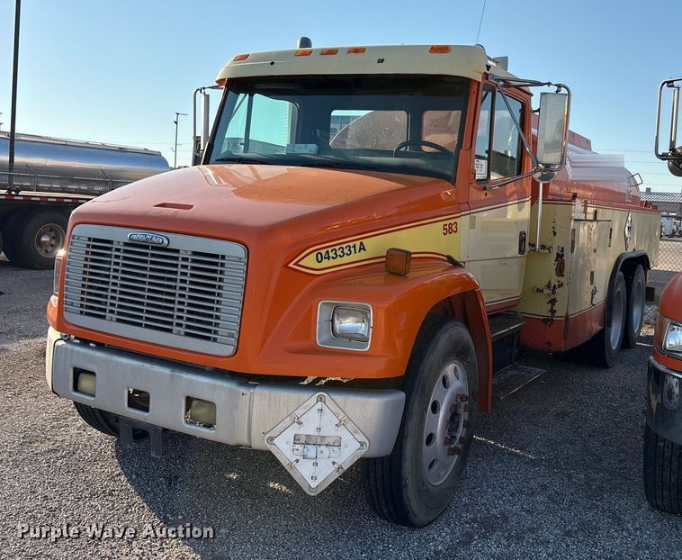 2004 Freightliner Business Class M2 fuel truck - EA7576