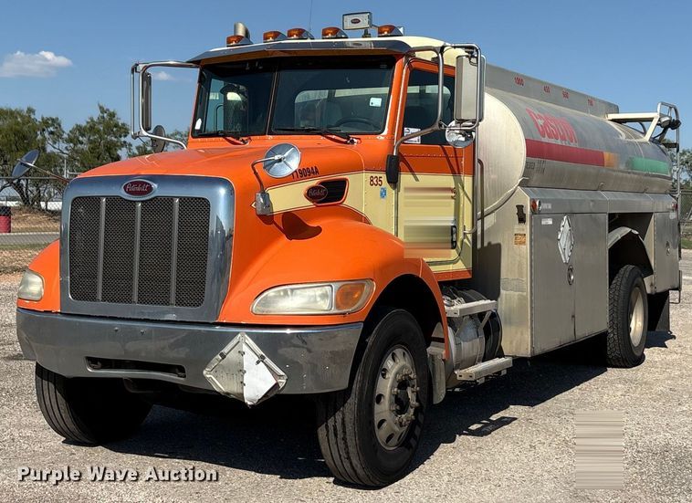 2011 Peterbilt 337 fuel truck - EA7579