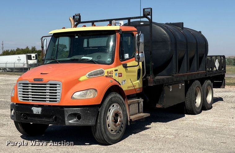2006 Freightliner Business Class M2 flatbed truck - EA7580