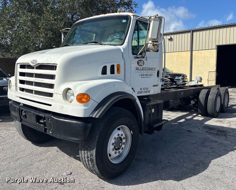 2003 Sterling L-Line truck cab and chassis - EC3857