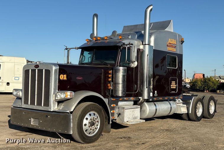 2010 Peterbilt 389 semi truck - EC8079