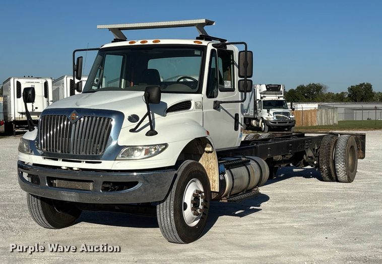 2016 International 4300 truck cab and chassis - ED2279