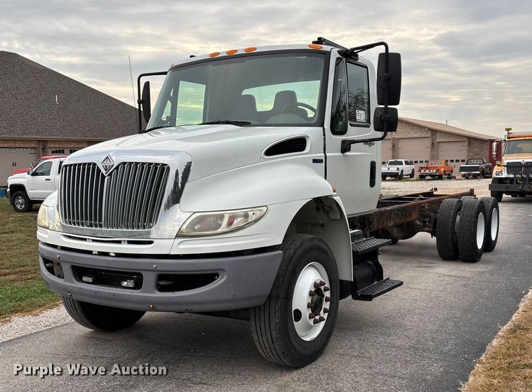 2010 International 4400 truck cab and chassis - ED2293