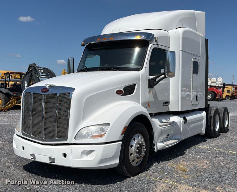 2017 Peterbilt 579 semi truck - ED5961