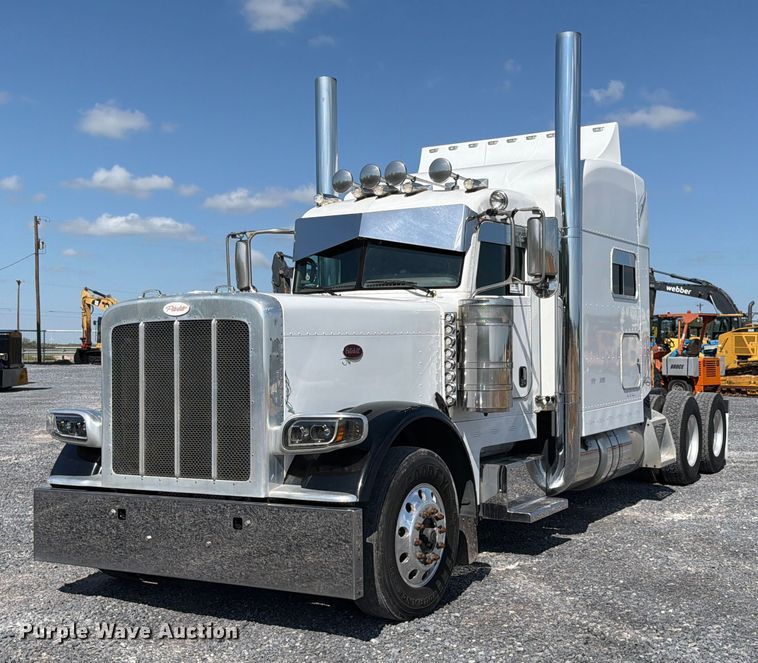 2015 Peterbilt 389 semi truck - ED5962
