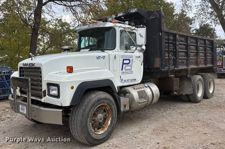 1991 Mack RD6886 dump truck - EE4155