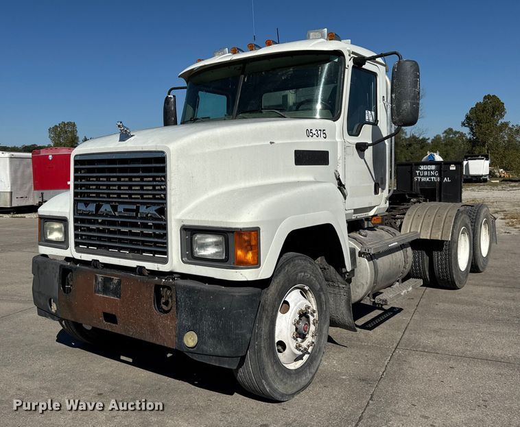 2007 Mack CHN semi truck - EF2212