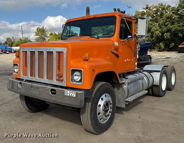 2000 International F-2574 semi truck - EF2221