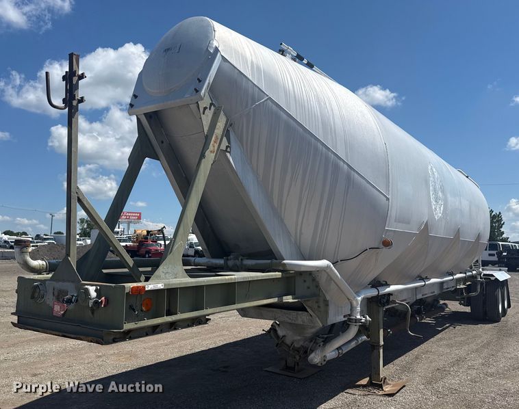 1985 Fruehauf pneumatic dry bulk trailer - EG6163